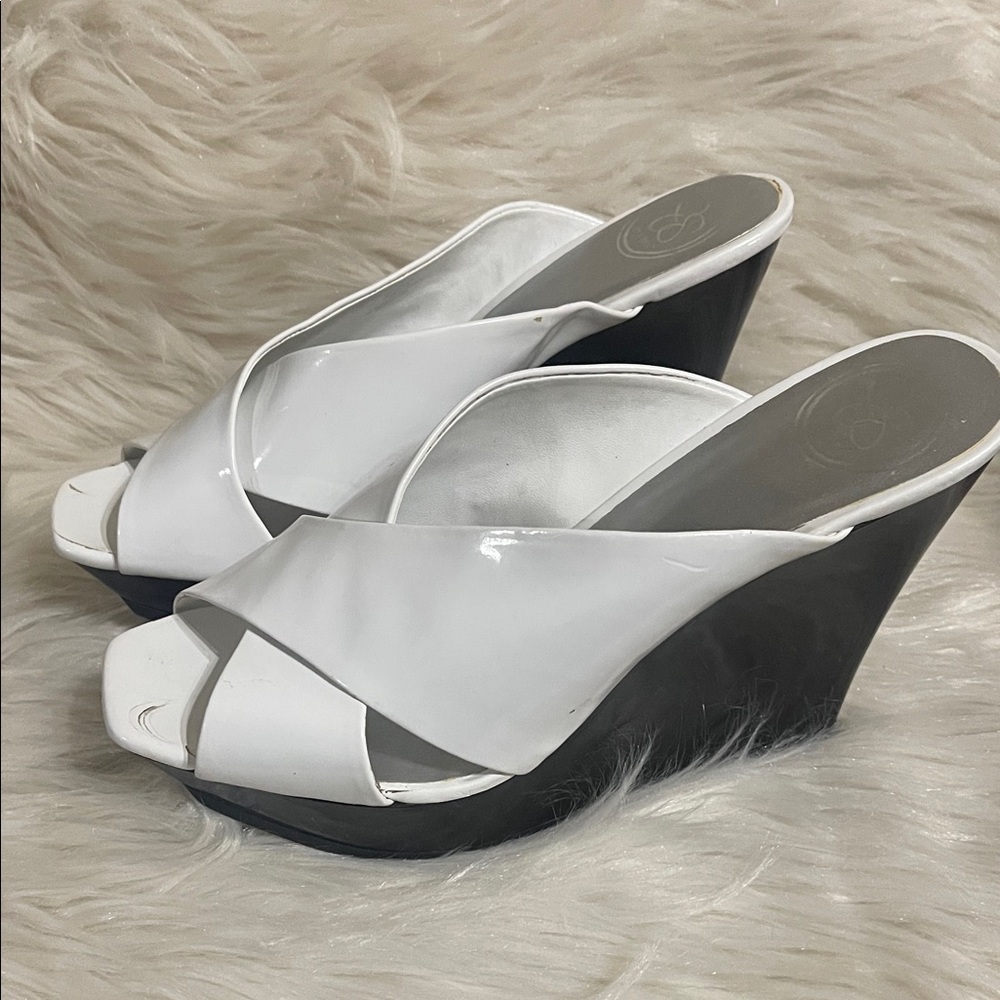Jessica Simpson White and Black Wedges